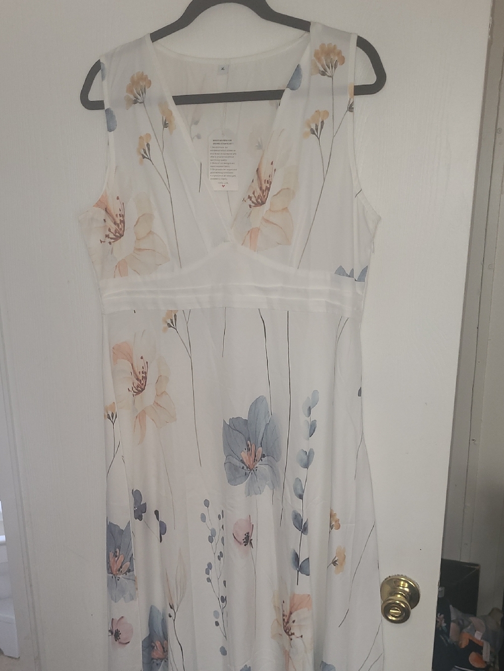 Sleeveless White Floral V-Neck Maxi Dress